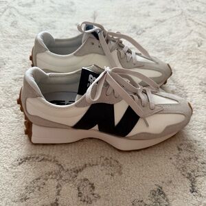 NEW BALANCE Womens 327’s